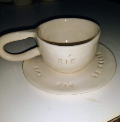 Adornos y tazas de ceramica personalizada
